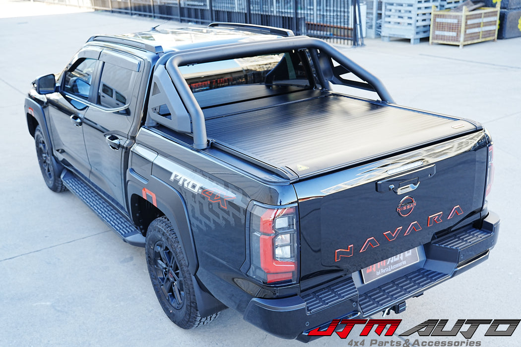 Lockable roller shutter protecting the Navara D27 cargo tub