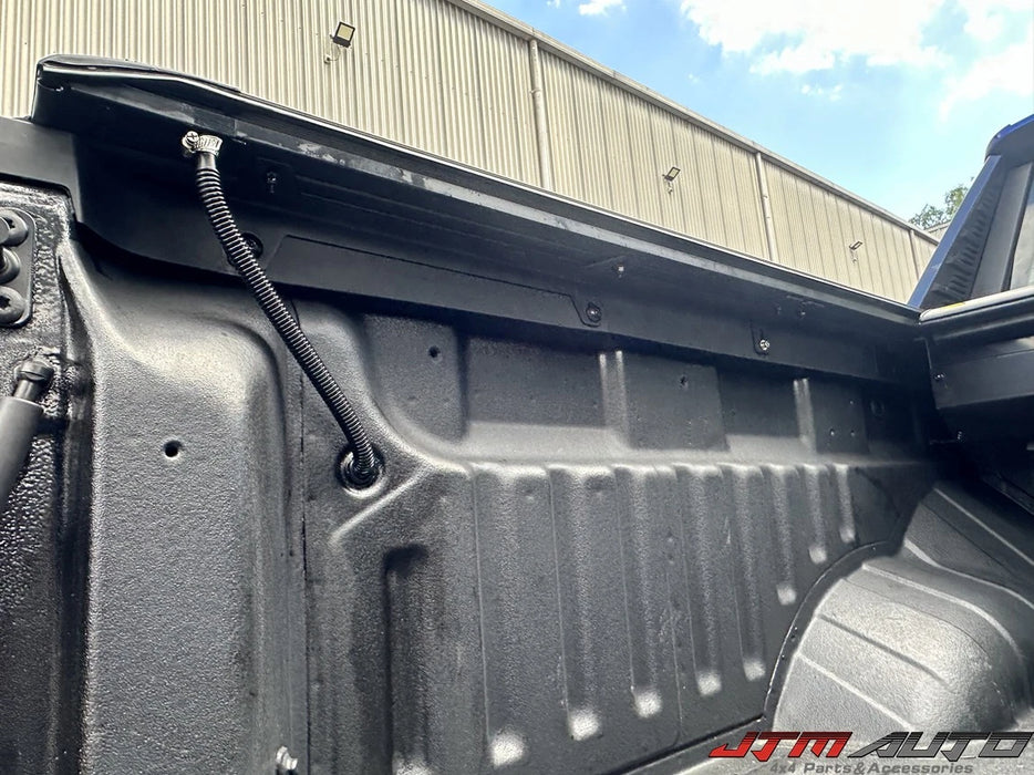 Multi-position retractable cargo cover for LDV Terron 9
