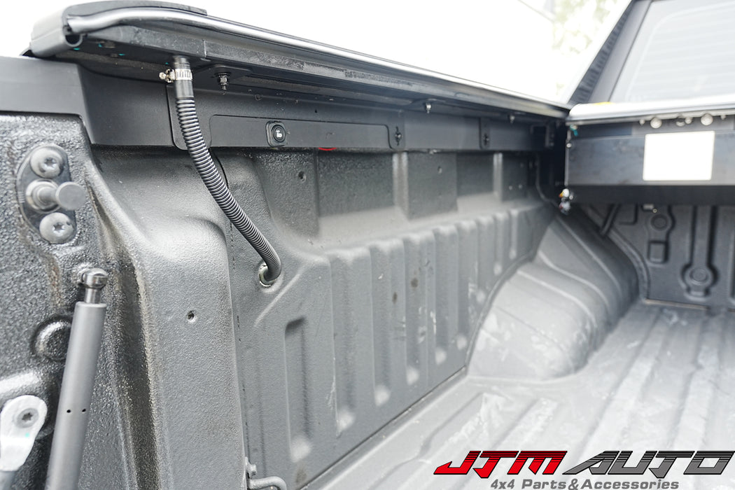 Smartphone-controlled roller shutter for LDV Terron 9 ute