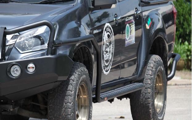 PIAK Side Step (Can use for rails, Black) for Isuzu D-MAX (6/2012 to 6/2020)